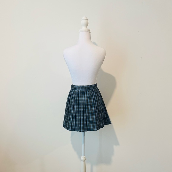 90s-Inspired Plaid Mini Kilt Skirt 💙💚 - Picture 3 of 5